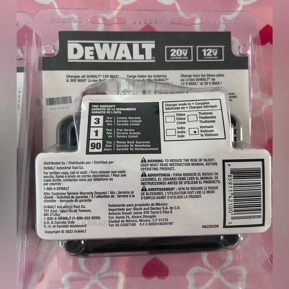 DeWALT 20V MAX Lithium-Ion 3.0Ah Battery with 12V to 20V MAX Charger - Picture 5 of 7